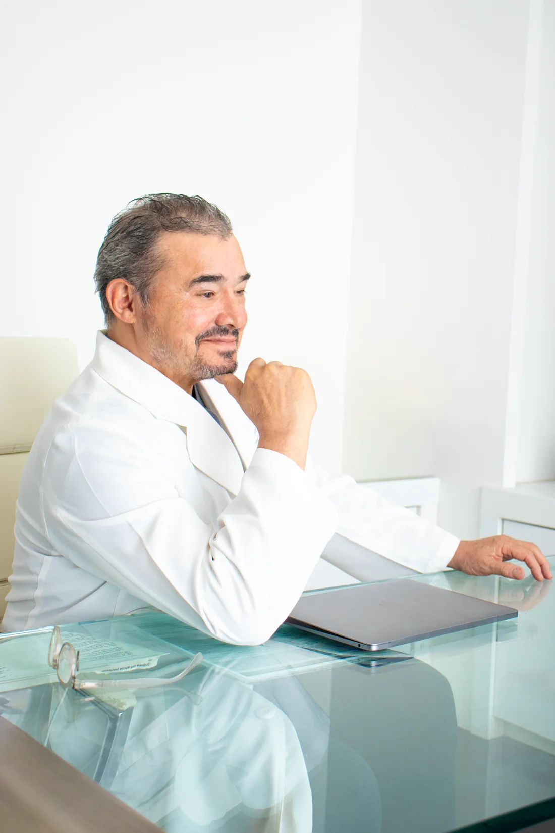 Dr. Quiroz in consultation at his clinic in Tijuana.